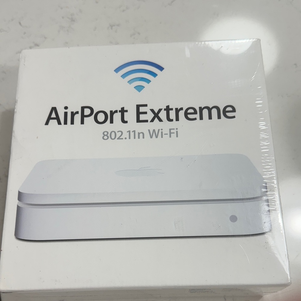 Apple AirPort Extreme White Router